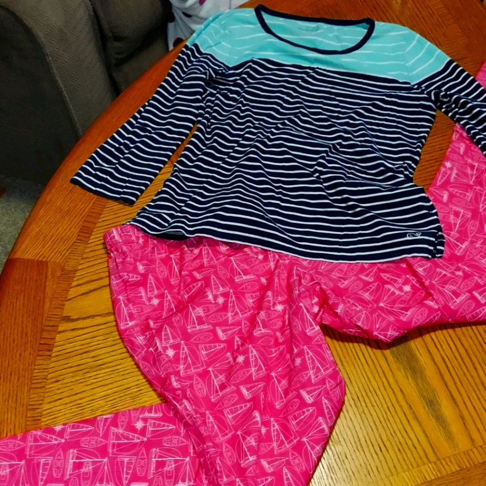 VINEYARD VINES